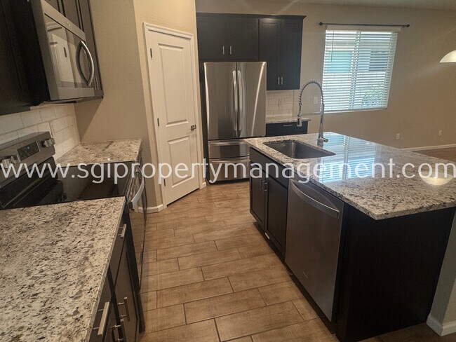 Foto del edificio - 17322 W Country Club Terrace