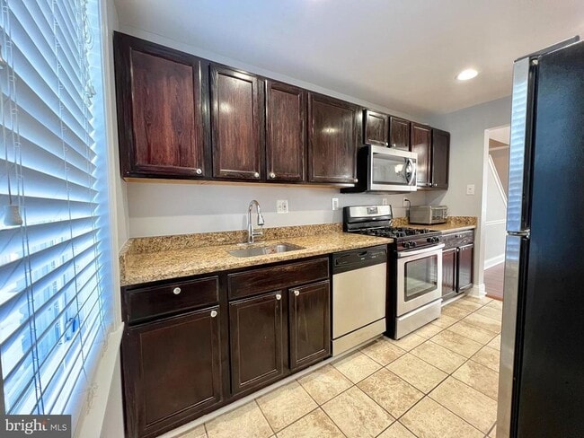 Building Photo - 6833 Standish Dr