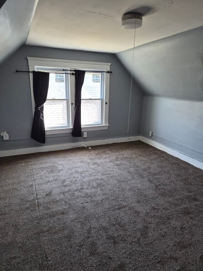Dormitorio - 10113 Parkgate Ave