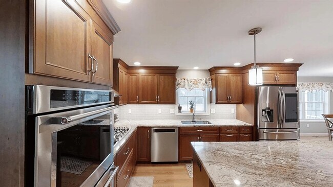 Foto del edificio - 244 Kennedy Hill Rd