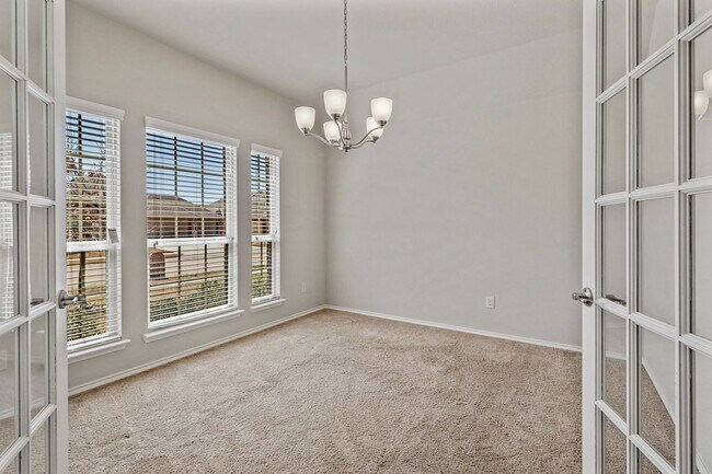Foto del edificio - 3020 Oakcrest Dr