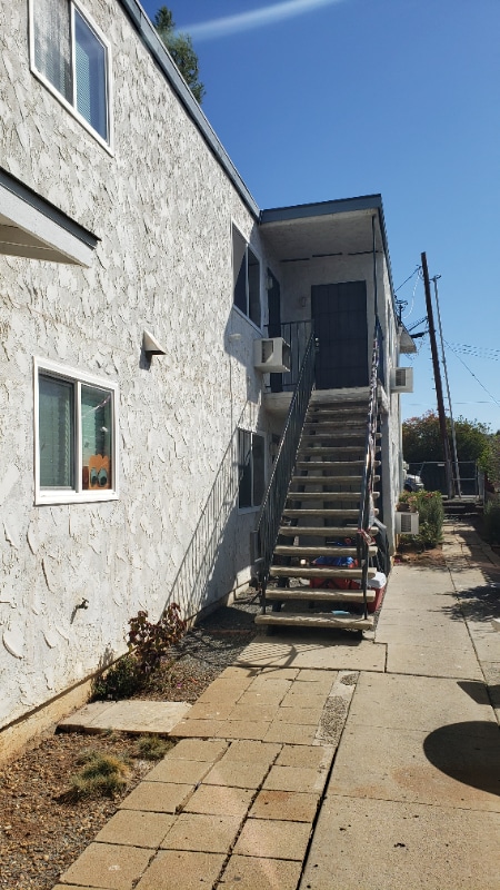 Building Photo - 12608 Julian Ave