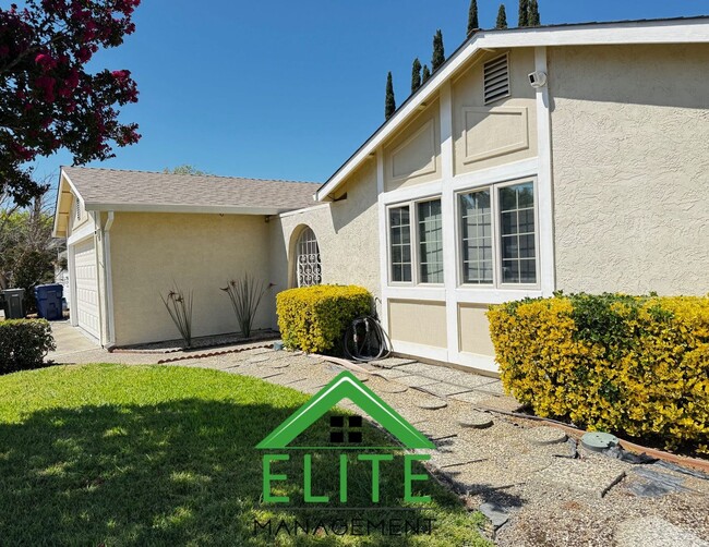 Foto del edificio - Charming 3?Bed/2?Bath Rosemont Ranch — Mod...