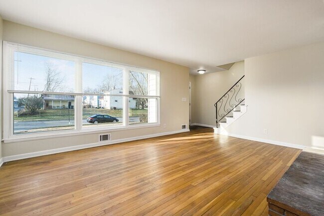 Building Photo - 4290 Mayflower Blvd