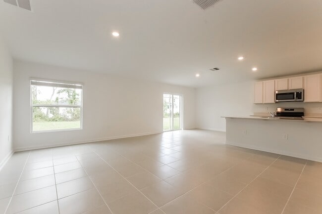 Building Photo - 1370 Inkberry Cir