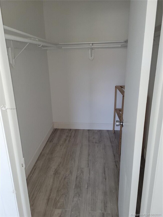 Foto del edificio - 3536 NE 168th St
