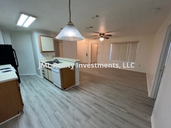 Foto del edificio - 2 bedroom 2 bath second story condo for re...
