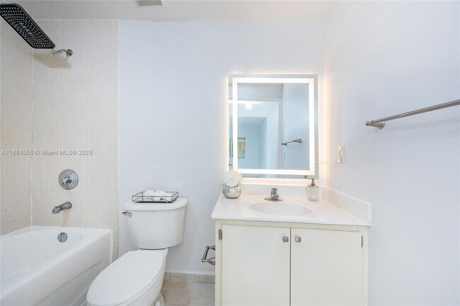 Foto del edificio - 7290 NW 114th Ave