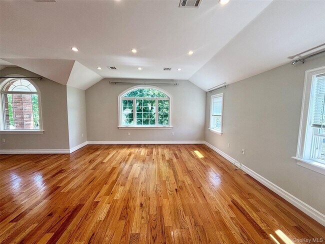 Foto del edificio - 249-11 147th Rd