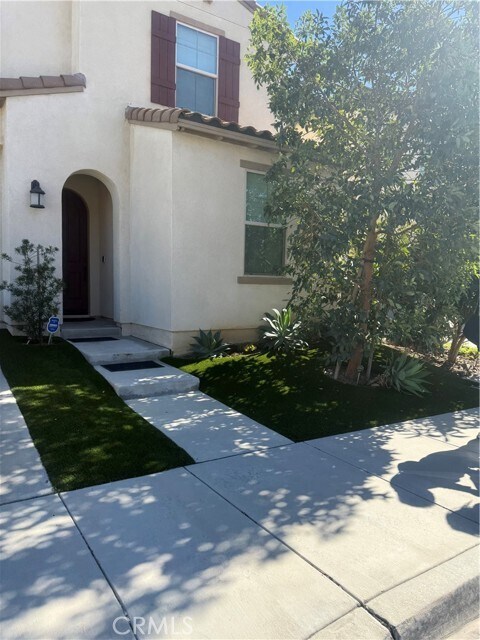 Foto del edificio - 467 W Buttercup Ln
