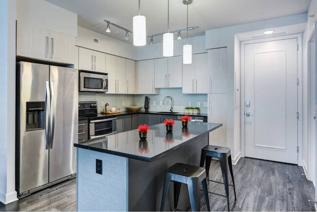 Building Photo - Latitude