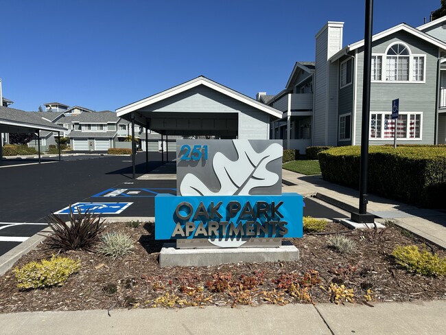 Bienvenido a Oak Park Village Apartments en Grover Beach, California - Oak Park Village Apartments