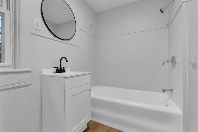 Building Photo - 415 Broad St