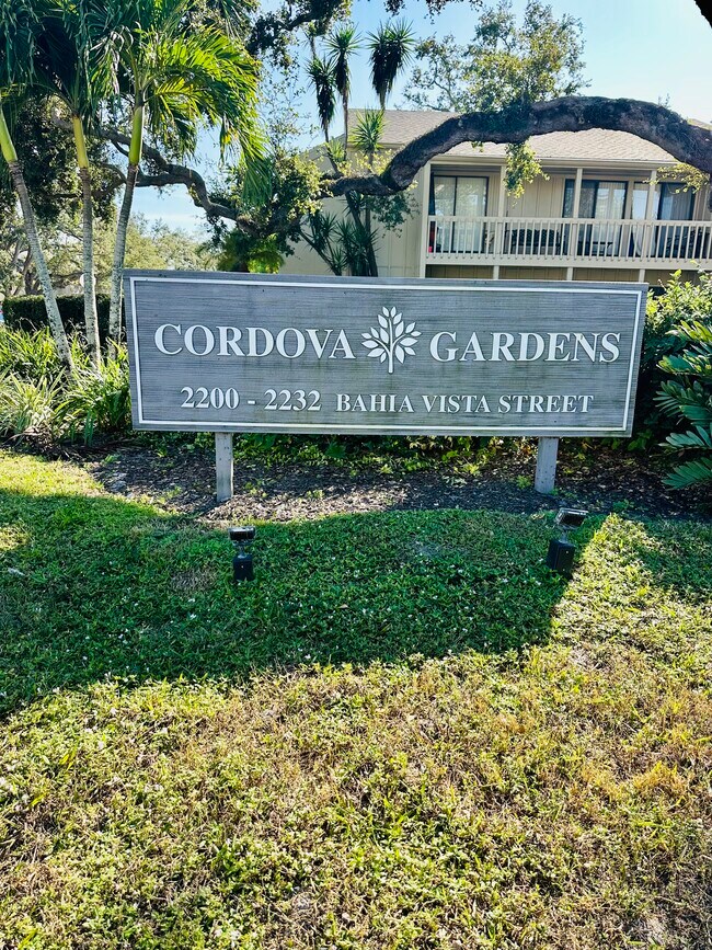 Jardines de Cordova - 2208 Bahia Vista St