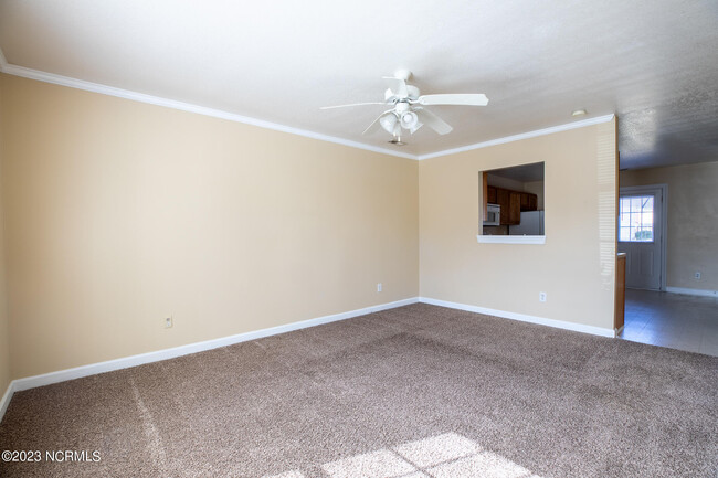 Building Photo - 305 Ashwood Dr