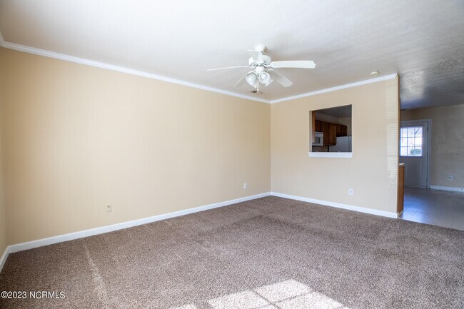 Foto del edificio - 305 Ashwood Dr