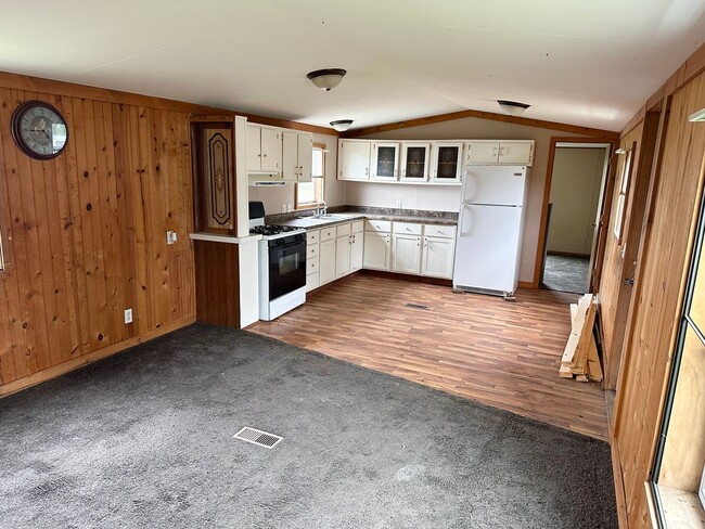 Building Photo - Willow Lane Estates