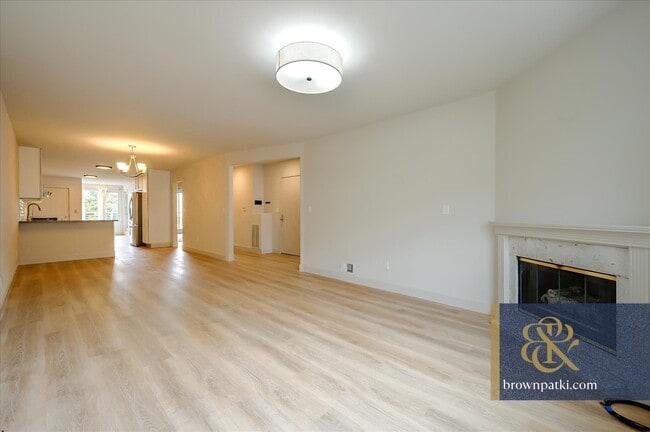 Building Photo - 162 Caselli Ave