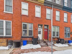 Building Photo - 916 Green St