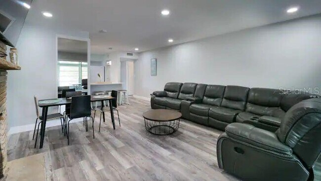 Foto del edificio - 4247 Floramar Terrace