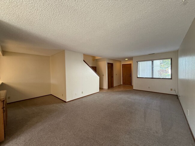 Foto del edificio - Old Orcutt Two Story Condo with One Car Ga...