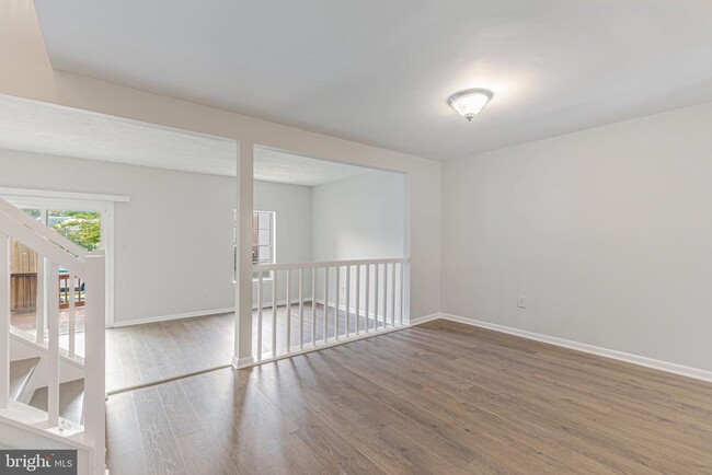 Building Photo - 8293 Londonderry Ct