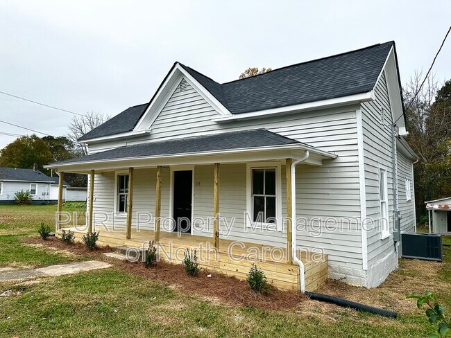 Foto del edificio - 213 Irma Ave