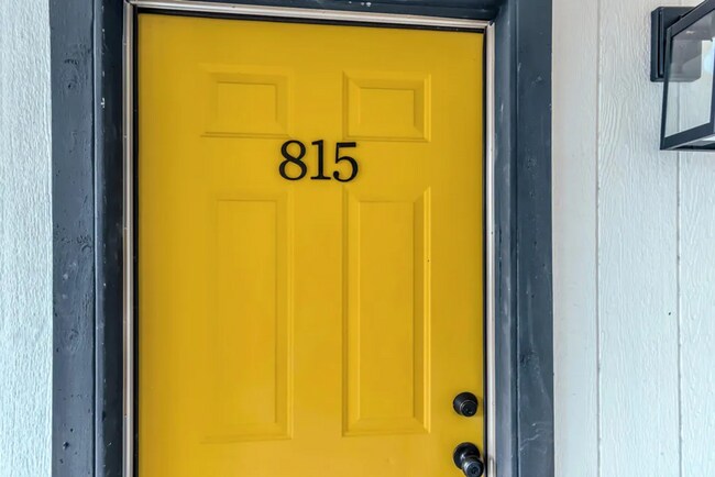 Building Photo - Renovated and full of character, this 3-be...
