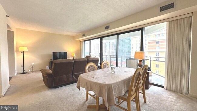 Foto del edificio - 1530 Key Blvd