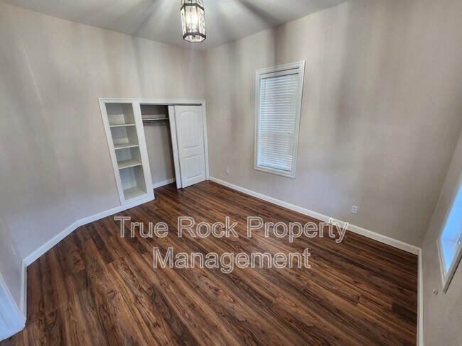 Foto del edificio - 720 E 9th St