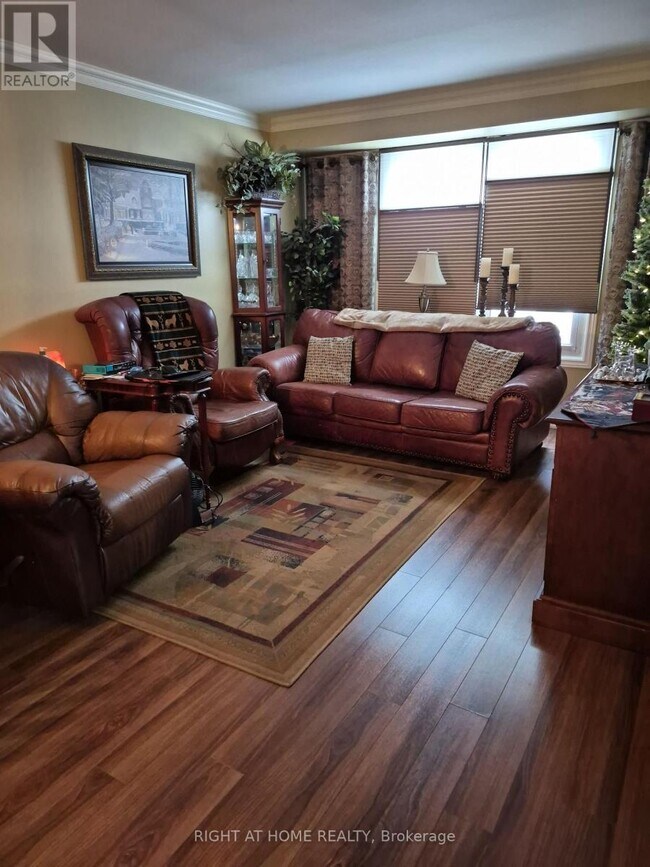 Photo du bâtiment - 25 Wellington Ave E