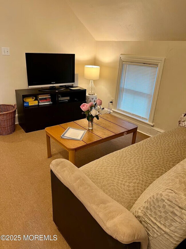 Foto del edificio - 34 Embury Ave