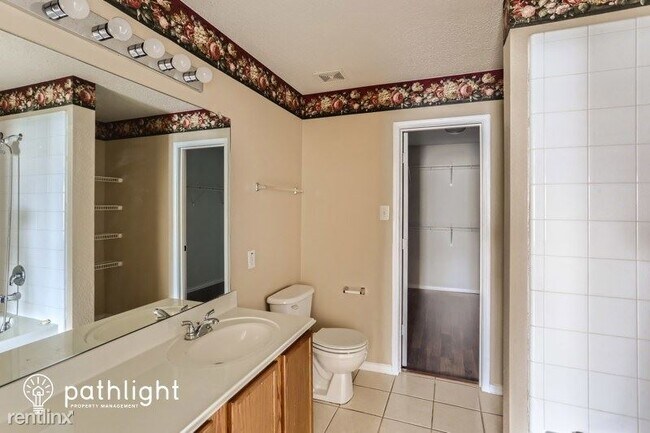 Building Photo - 3 br, 2.5 bath House - 1405 Knottingham Dr...
