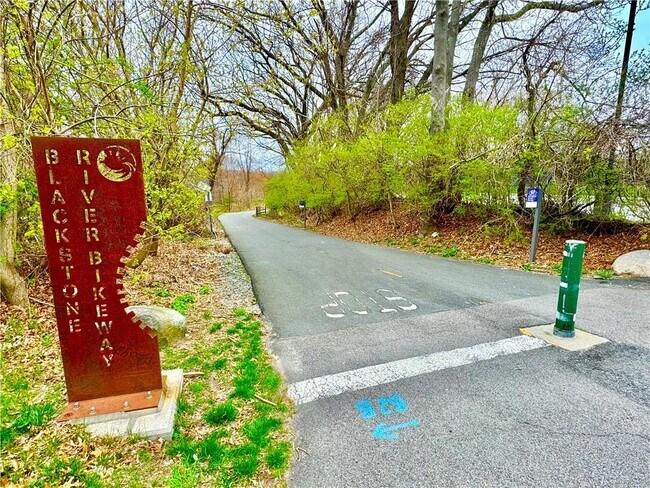 Building Photo - 30 Silva St