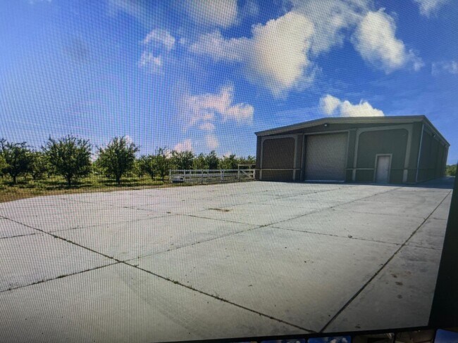 Foto del edificio - 33318 Ave 12