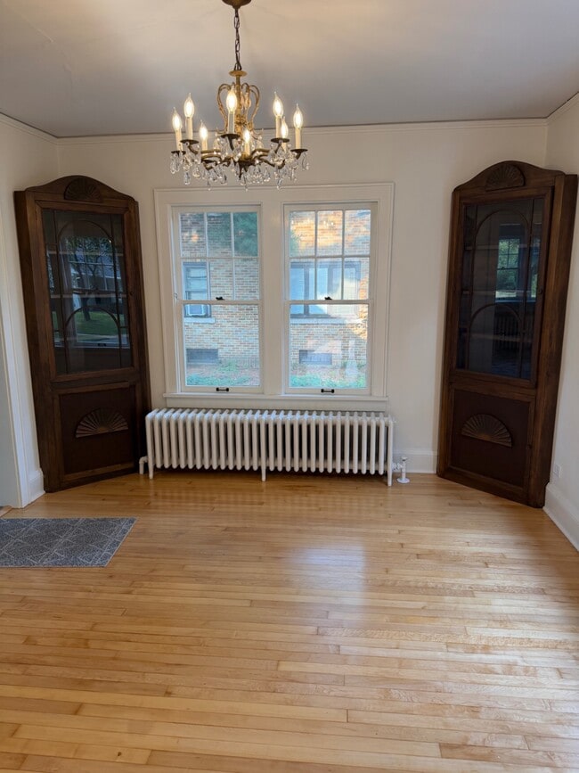 Building Photo - 321 Roosevelt Ave