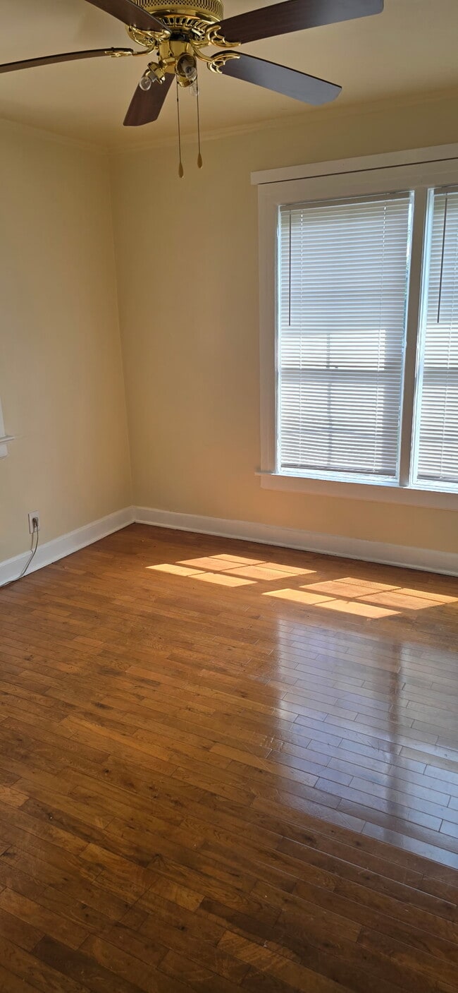 Building Photo - 1039 Meadowbrook Ave