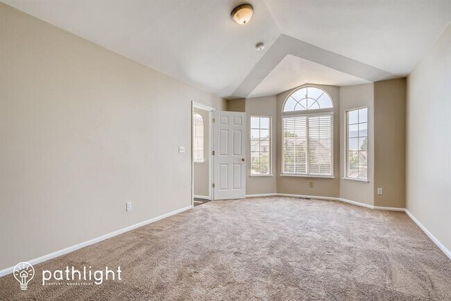 Foto del edificio - 4850 Hawk Meadow Dr