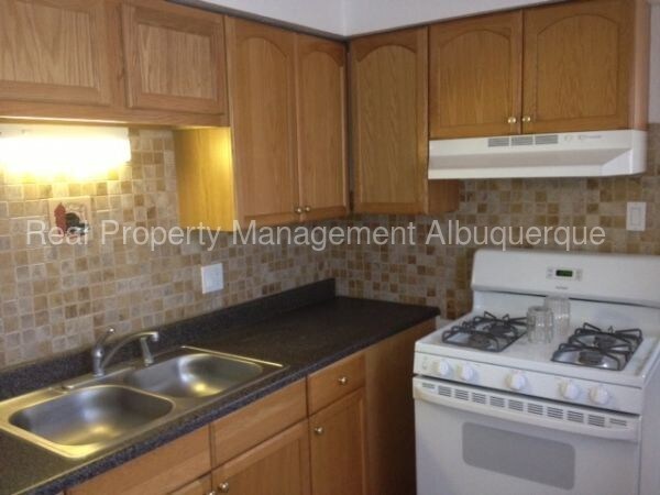 Foto del edificio - 3212 Comanche Rd NE