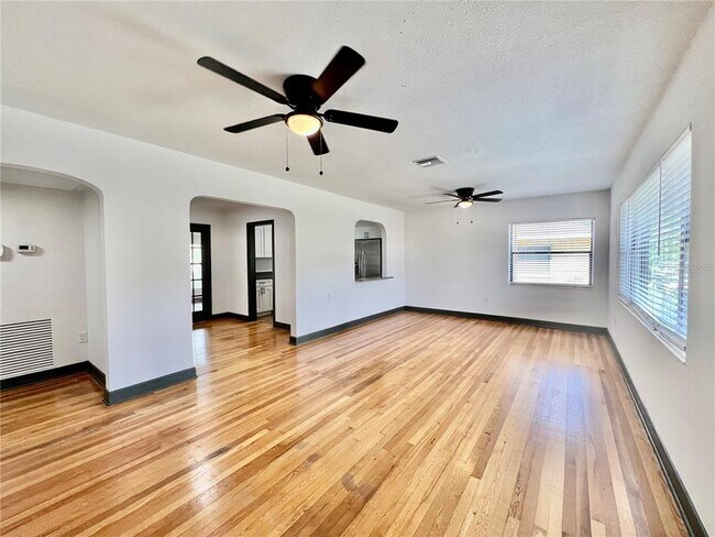 Foto del edificio - 1535 Grove St