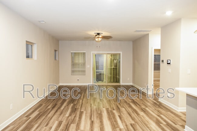 Foto del edificio - 2006 Red Ash Dr