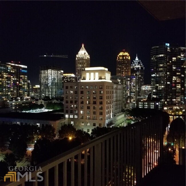Foto del edificio - 943 Peachtree St NE