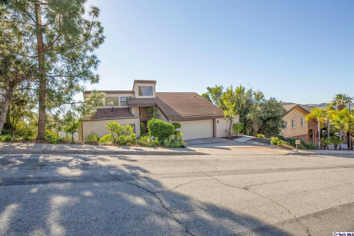 Primary Photo - 167 Wonderview Dr