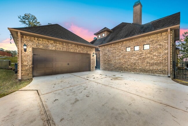 Foto del edificio - 32 Evangeline Blvd