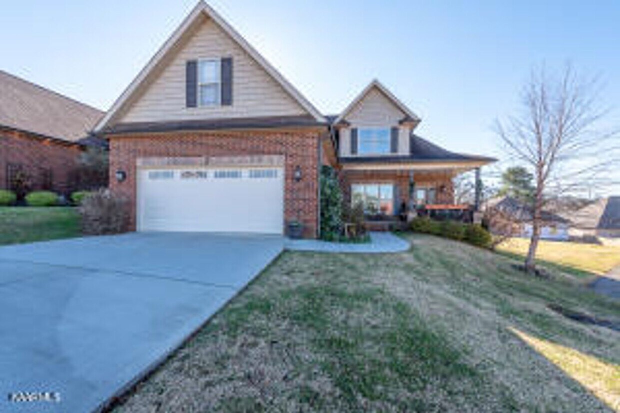 Foto principal - City of Maryville 37801 - 3 bedroom, 2.5 b...
