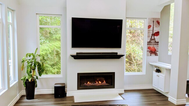 Living room - 6775 SE Cougar Mountain Way