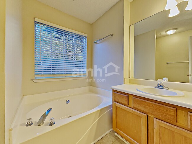 Foto del edificio - 4457 Grove Dr NW