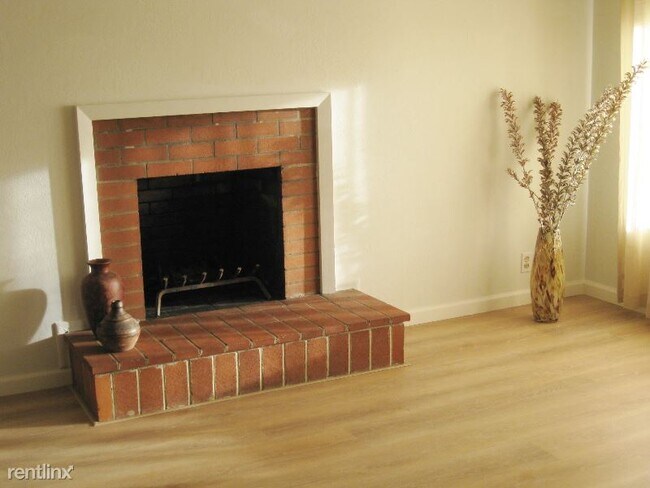Foto del edificio - 3 br, 1 bath House - 1227 Linda Mar Blvd.