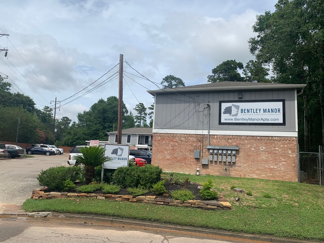 Primary Photo - 301 Foster Dr