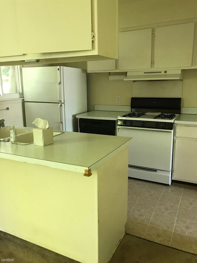 Building Photo - 3 br, 1 bath House - 321 Cloverdale St 321...